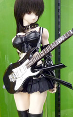 【写真】ギターを持った娘を発見! かっこいい〜